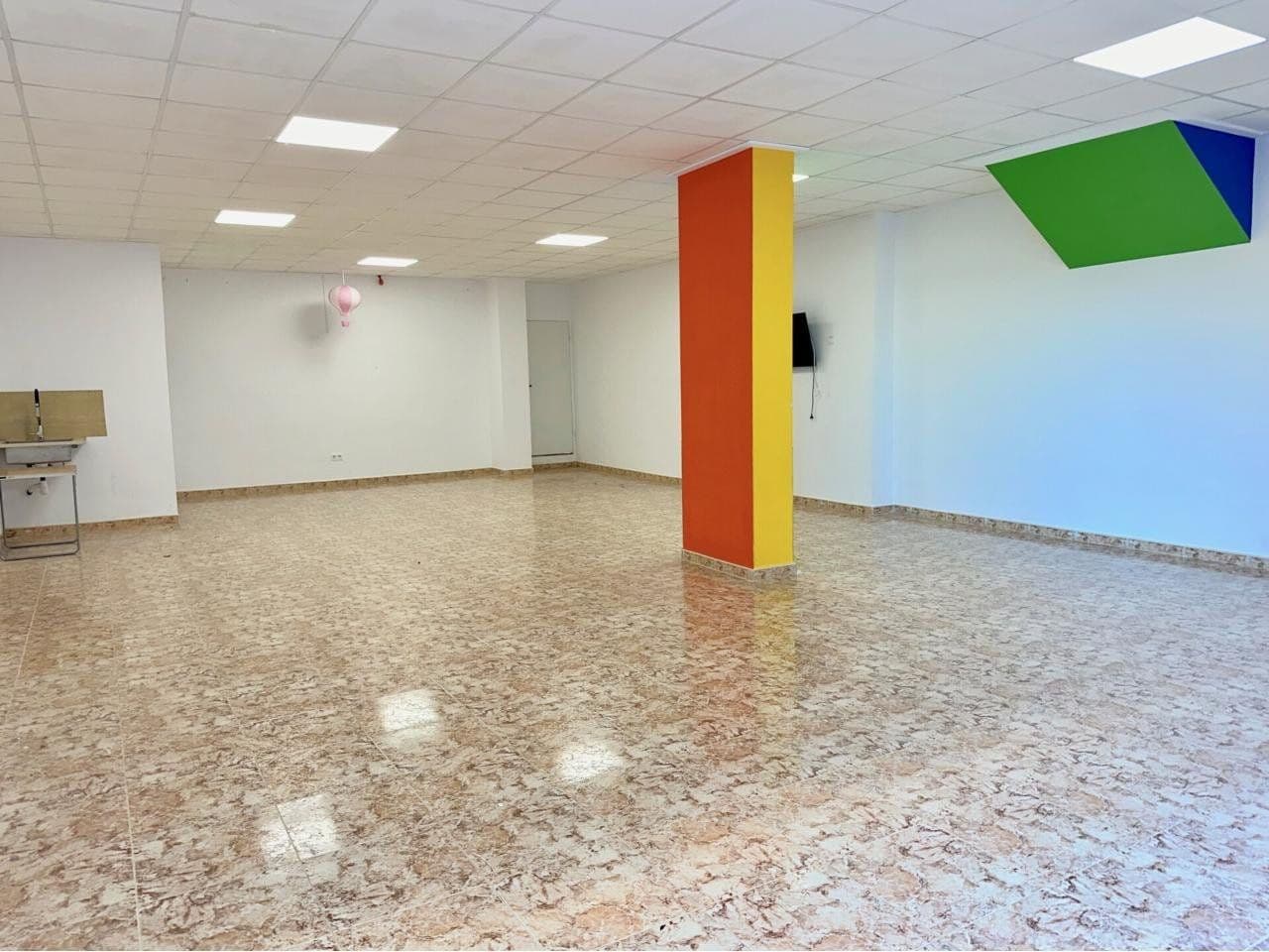 Local polivalente de 95 m² junto al Jardín Botànic Calduch