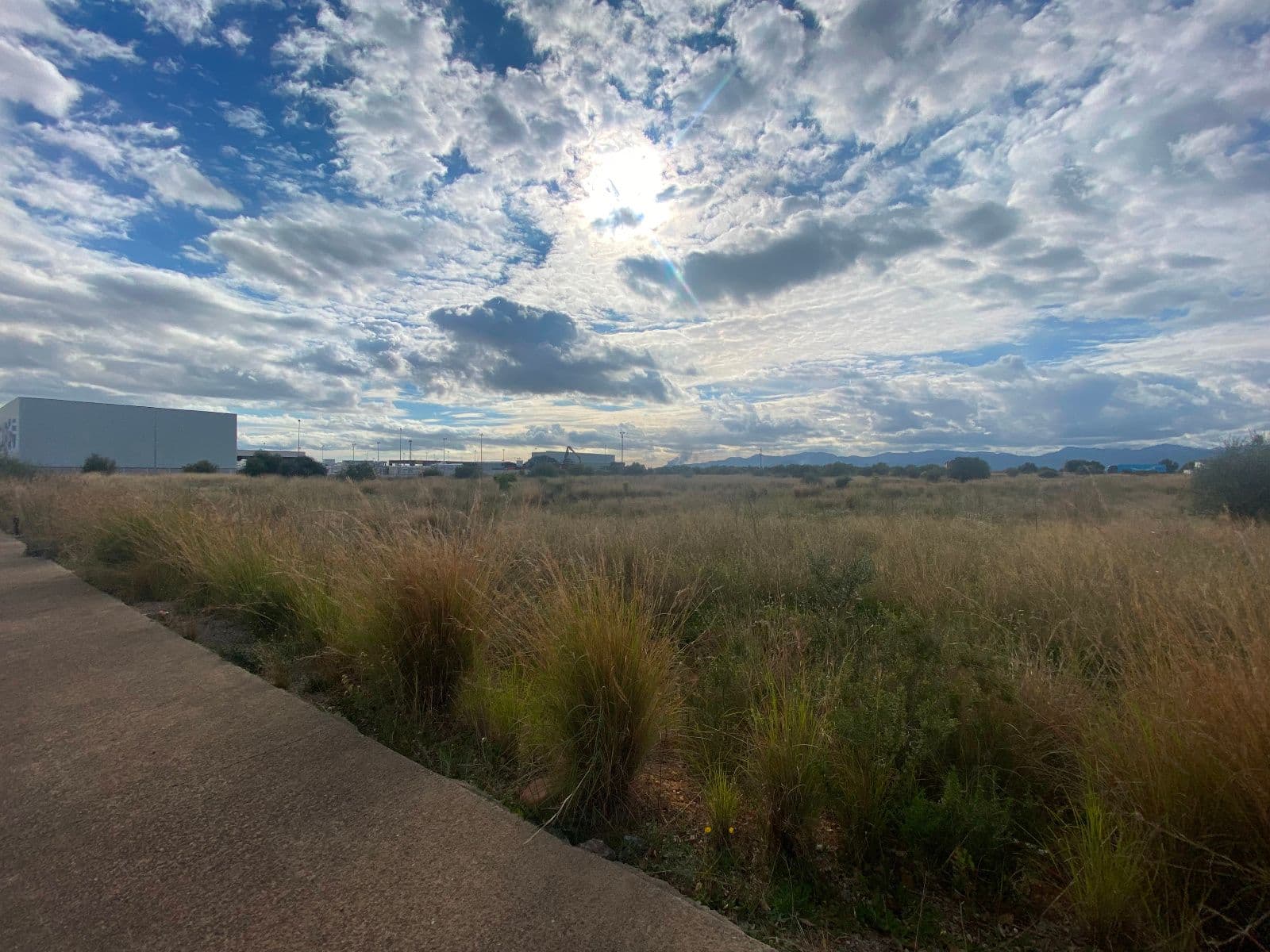 Parcela industrial de 16.080 m² junto al centro logístico Amazon en Onda