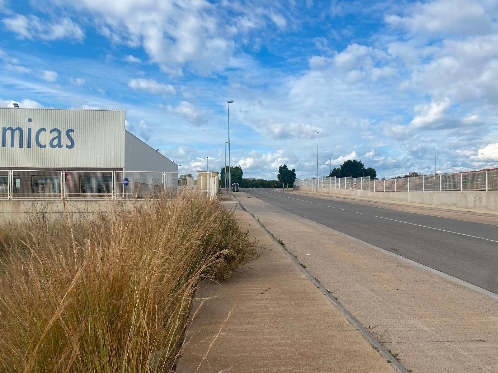 Parcela industrial de 5.982 m² junto al centro logístico Amazon en Onda