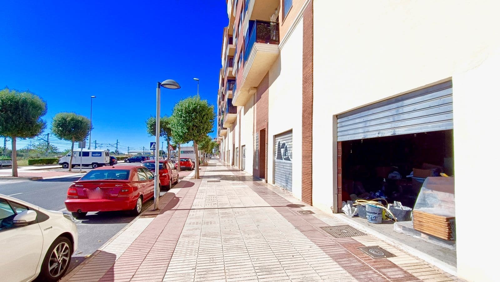 Local con salida de humos y terraza en zona Piscinas de Vila-real - 2