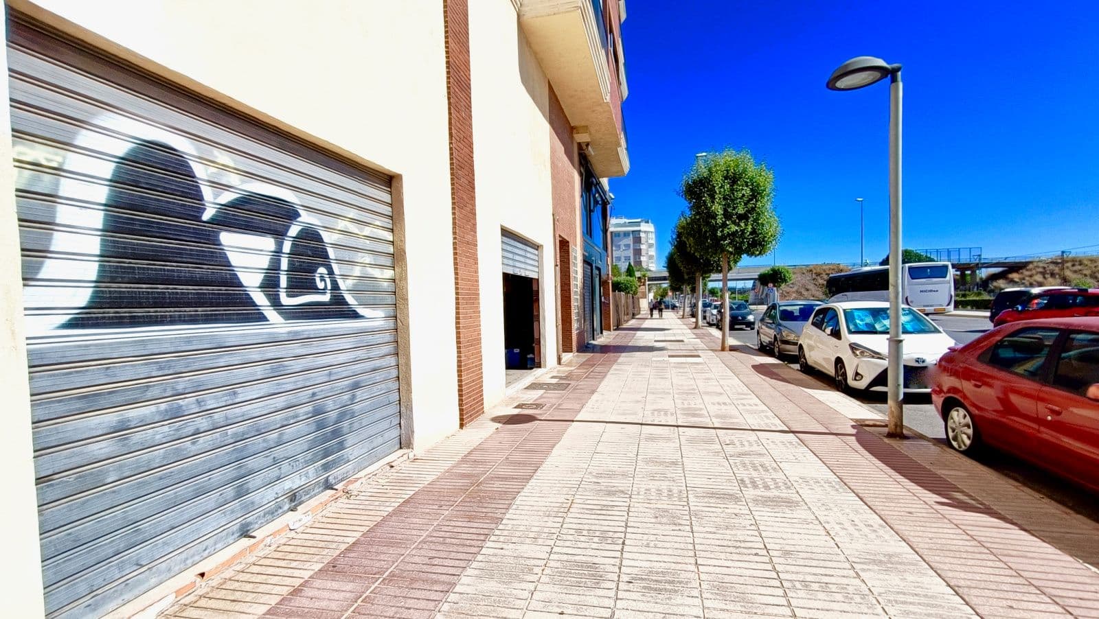 Local con salida de humos y terraza en zona Piscinas de Vila-real - 3