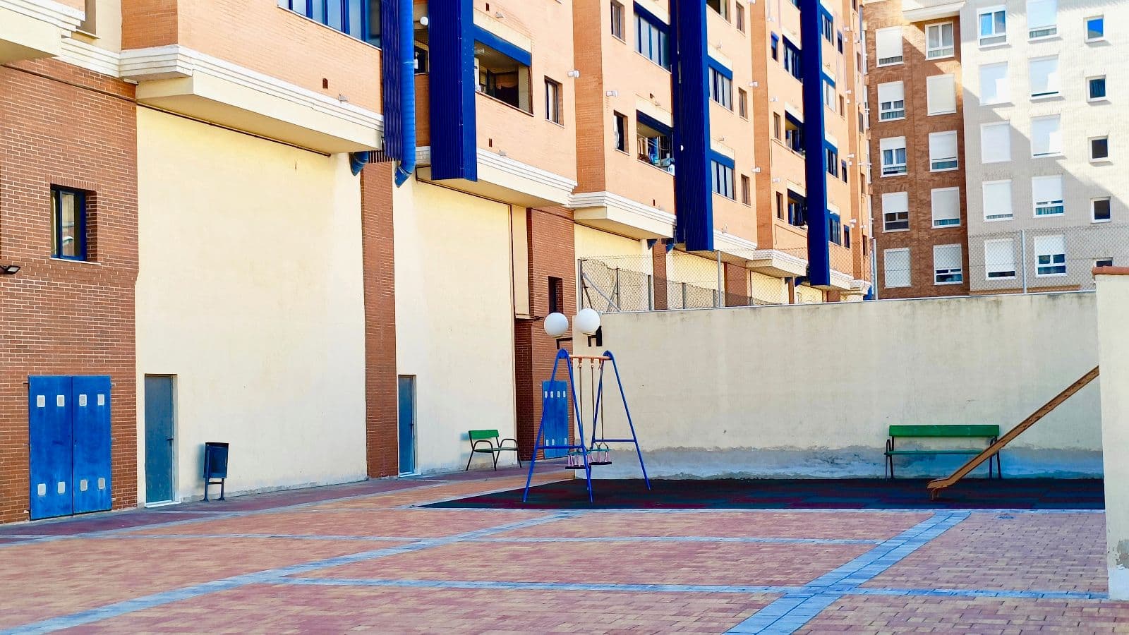 Local con salida de humos y terraza en zona Piscinas de Vila-real - 5