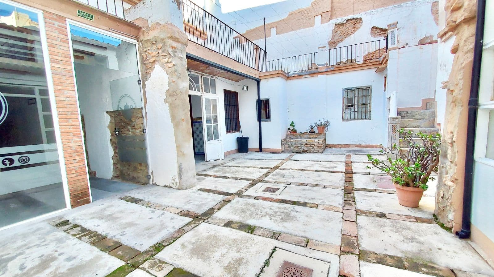 Local comercial reformado de 248 m² en el centro de Vila-real - 2