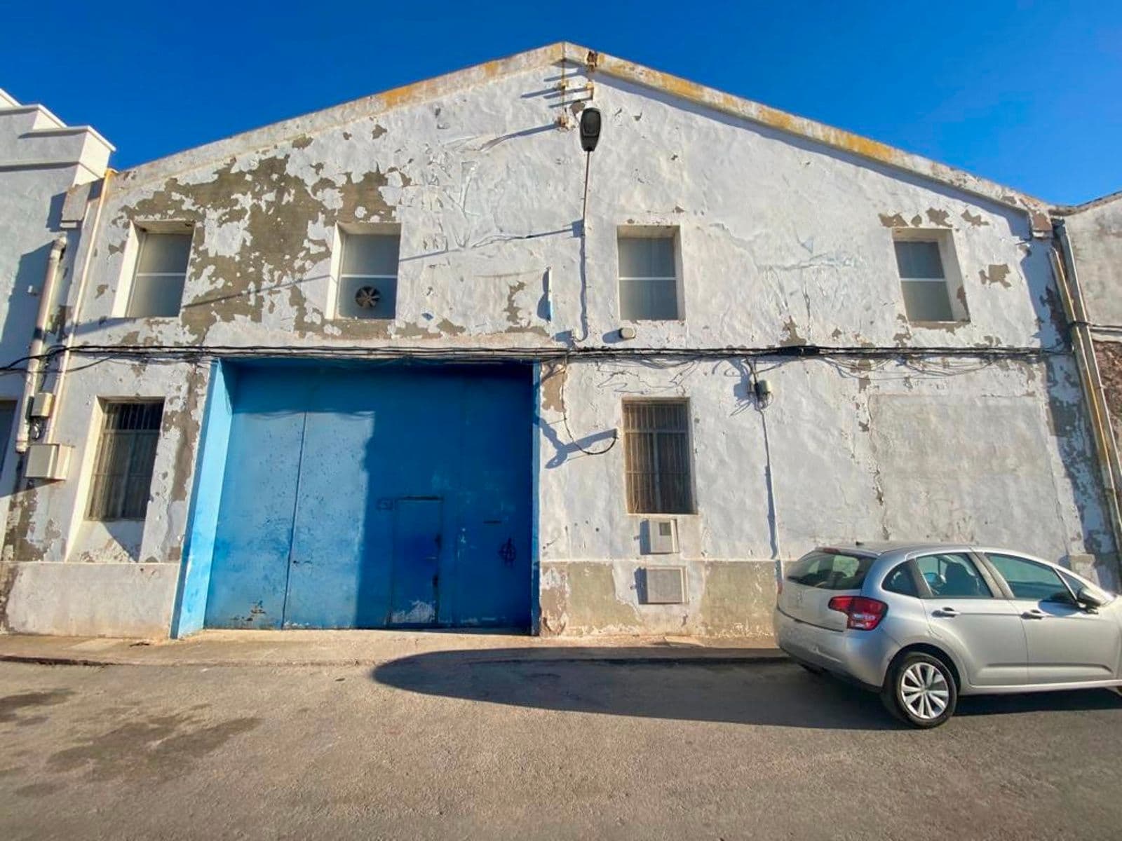 Local comercial con nave y patio junto a la N-340 - 2