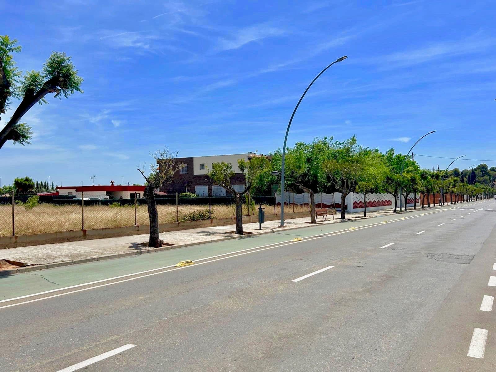 Terreno urbano de 5.846 m² en Madrigal con amplia fachada - 4