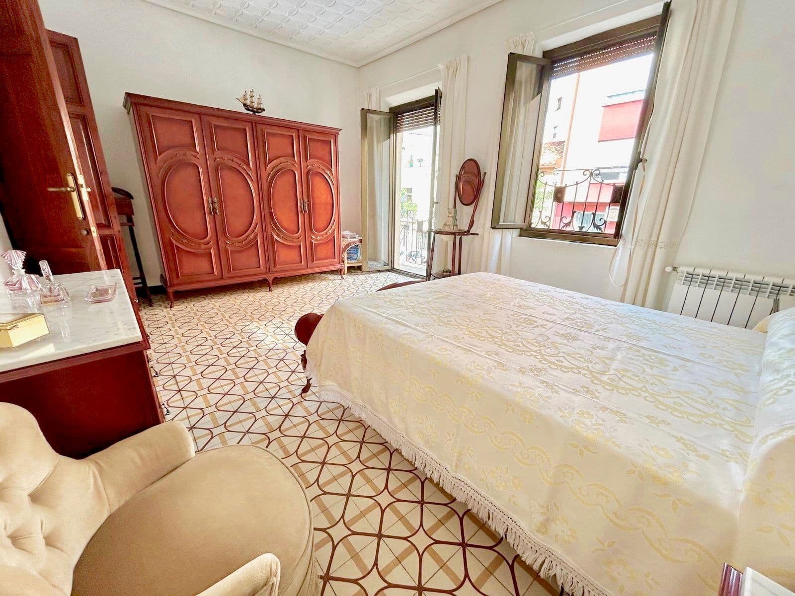 Casa amplia con garaje y doble acceso en el centro de Vila-real - 5