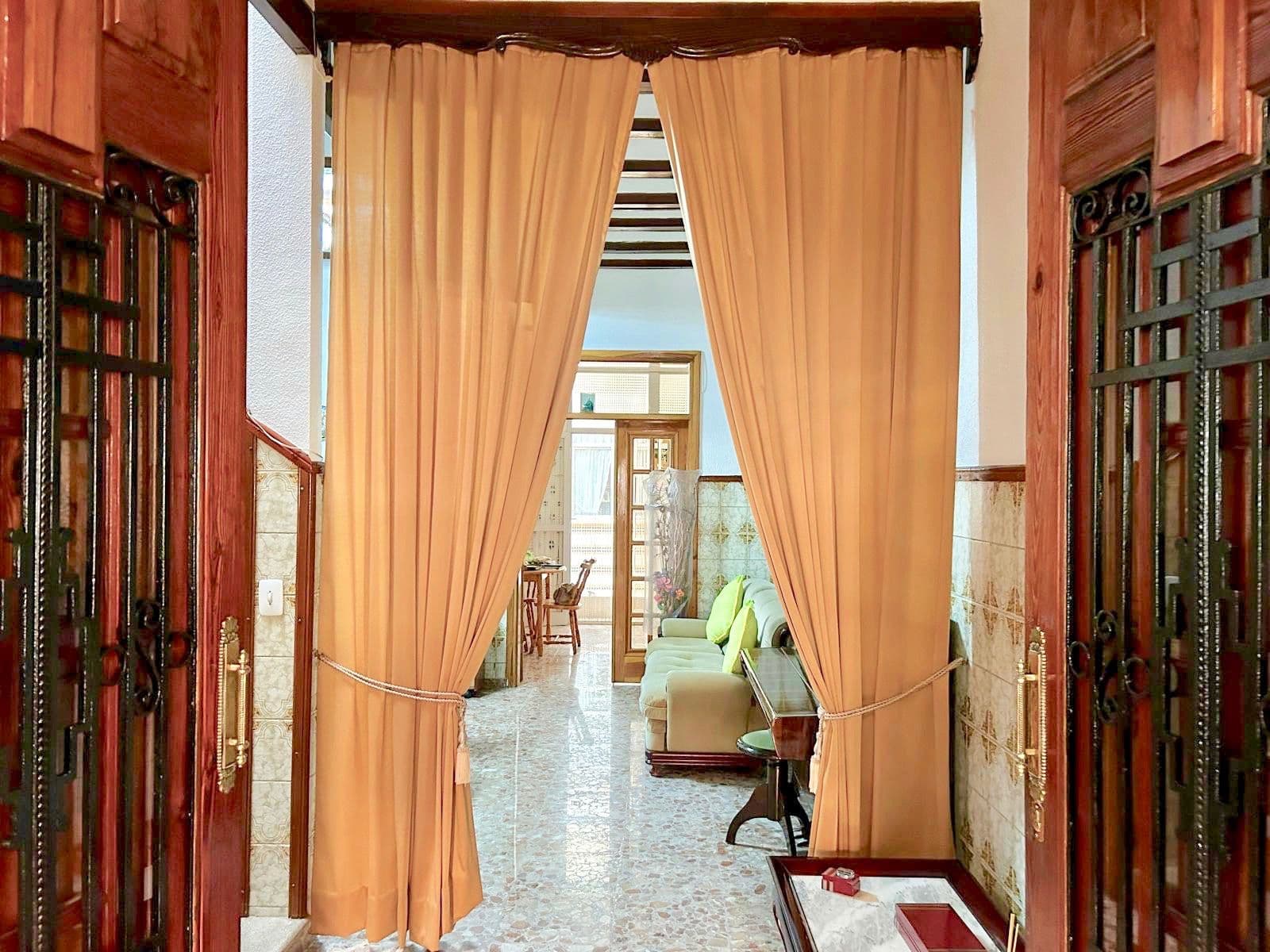 Casa amplia con garaje y doble acceso en el centro de Vila-real - 2