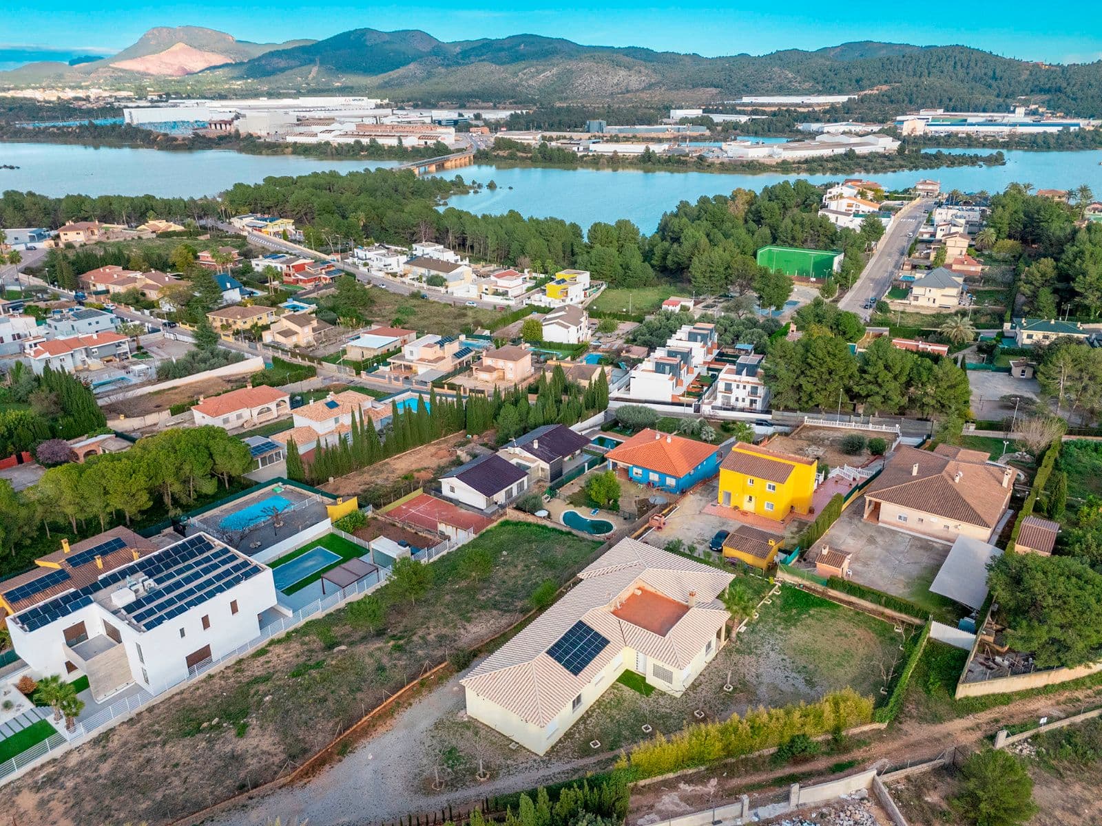 Villa de una planta con jardín y 7 dormitorios en l’Alcora - 4