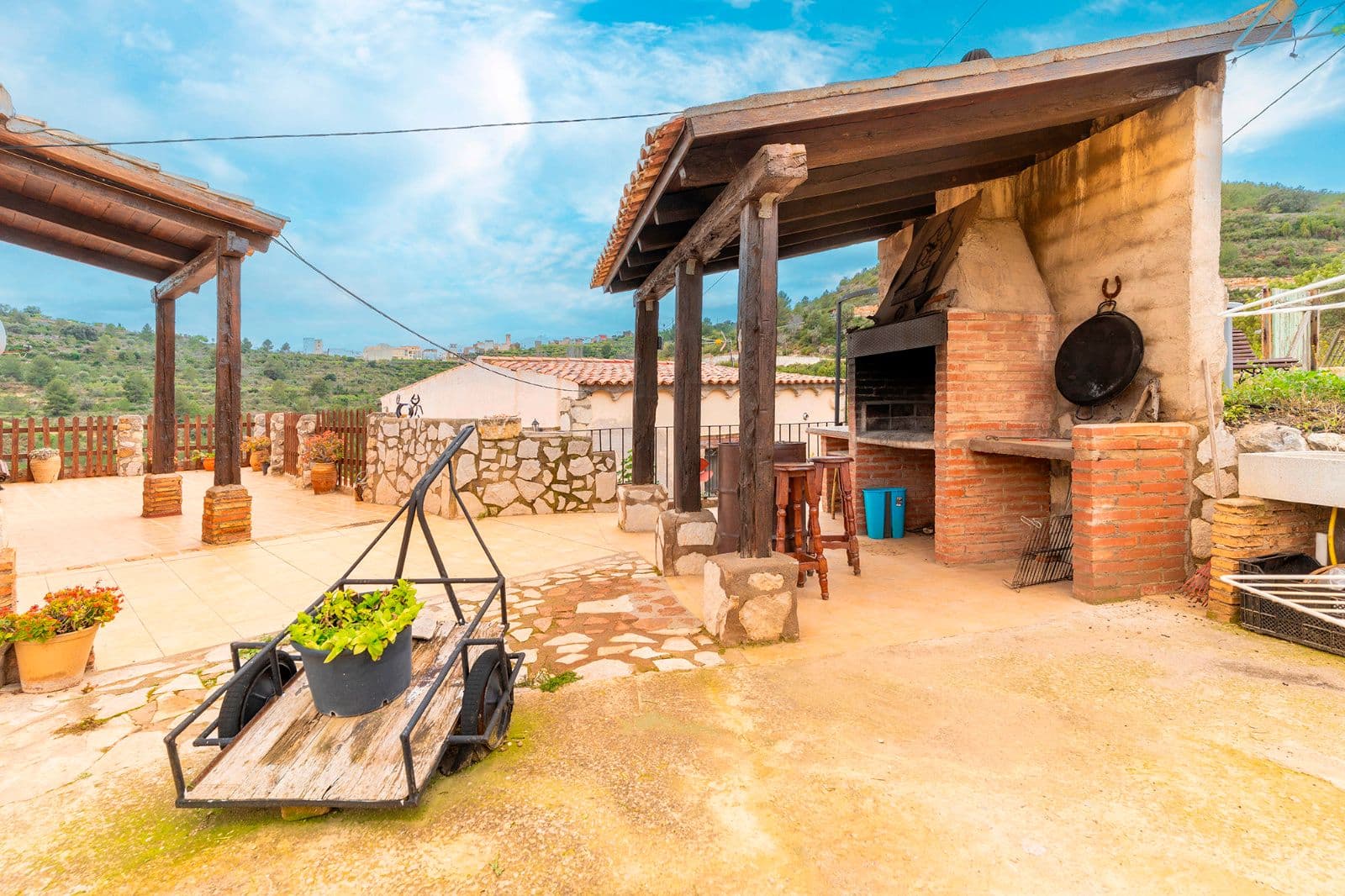 Complejo rural con piscina, terrazas y estudios independientes