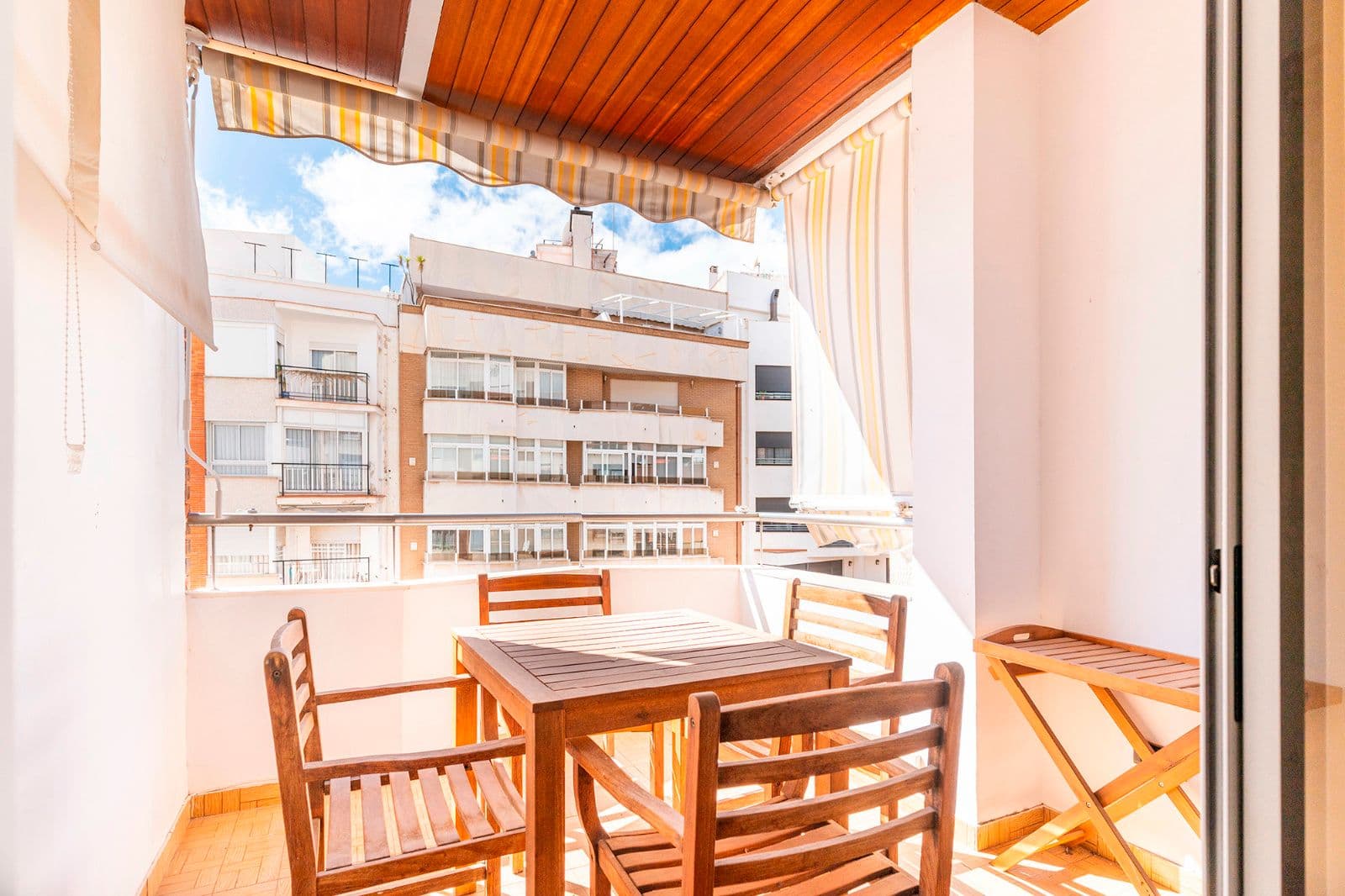 Piso en alquiler reformado en Burriana con 5 habitaciones y garaje - 4