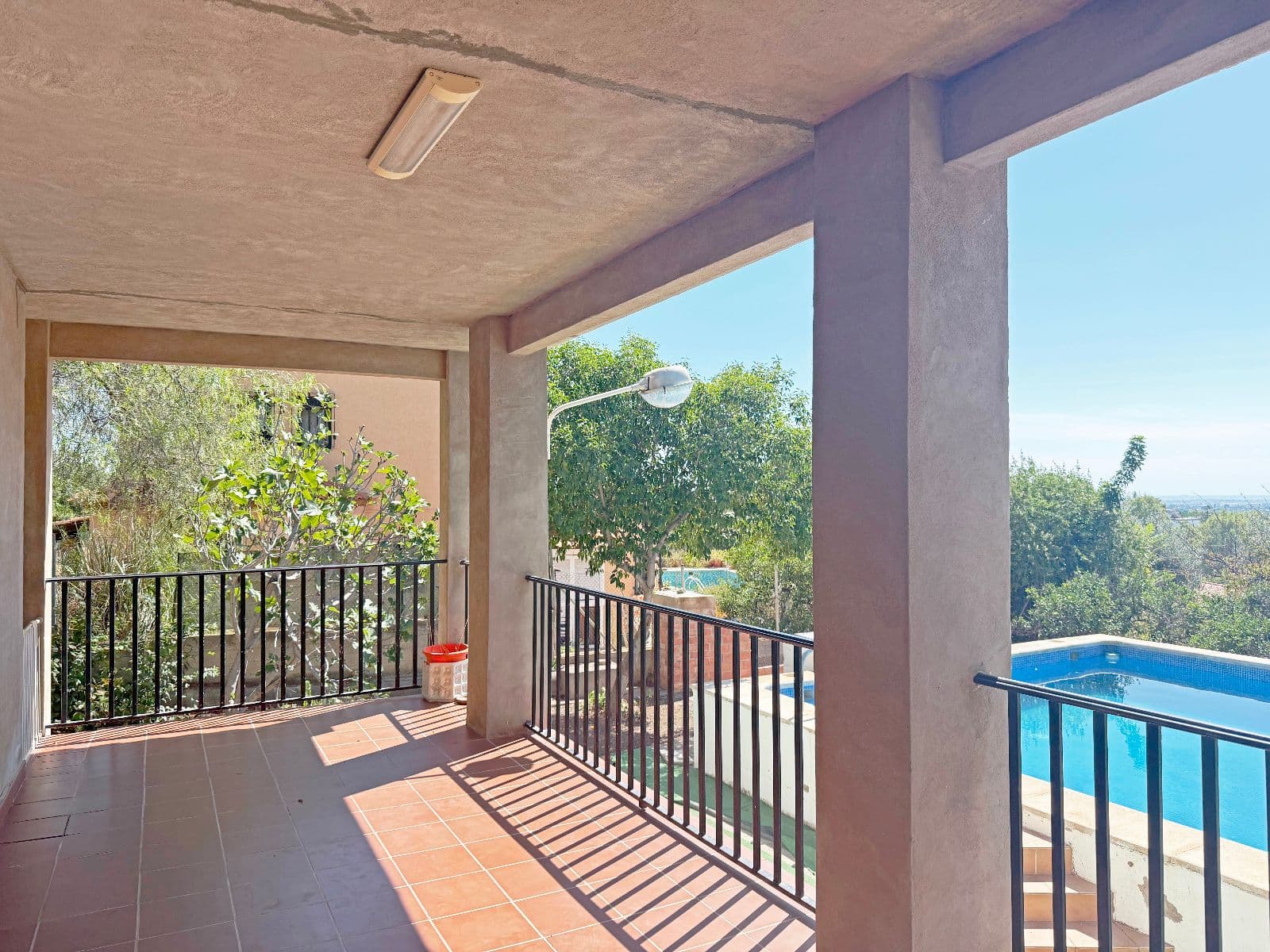 Chalet con piscina y parcela de 1.300 m² en urbanización de Onda - 2