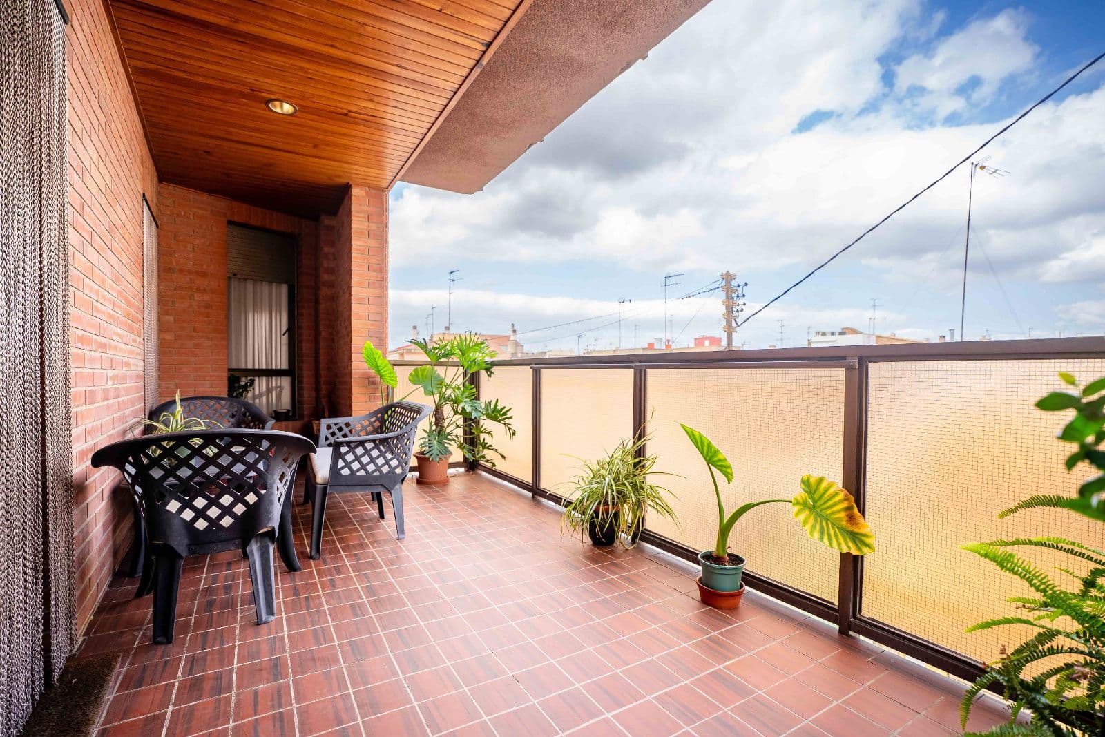 Amplio piso en Vila-real con 6 habitaciones, garaje y ascensor - 4