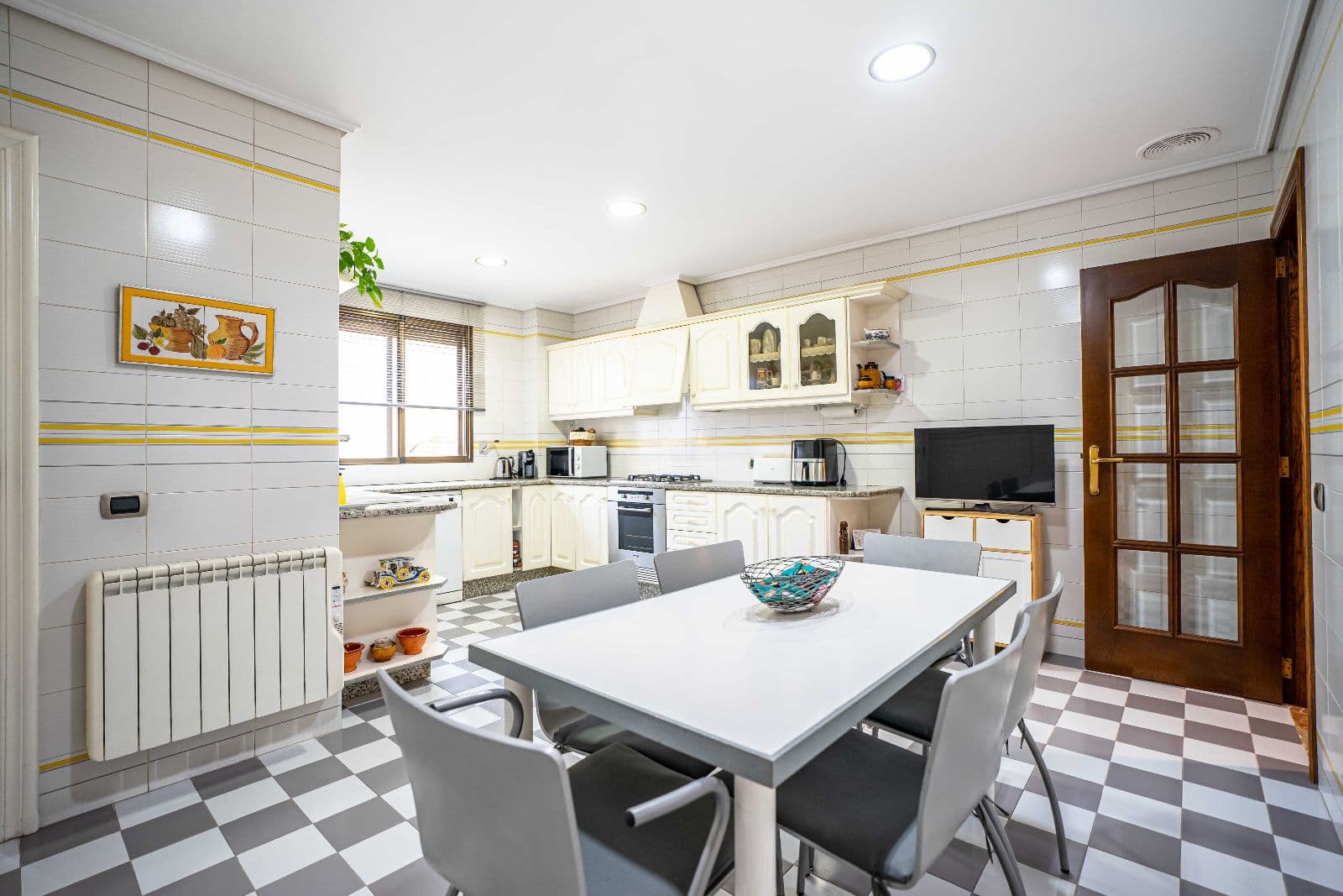 Amplio piso en Vila-real con 6 habitaciones, garaje y ascensor - 2