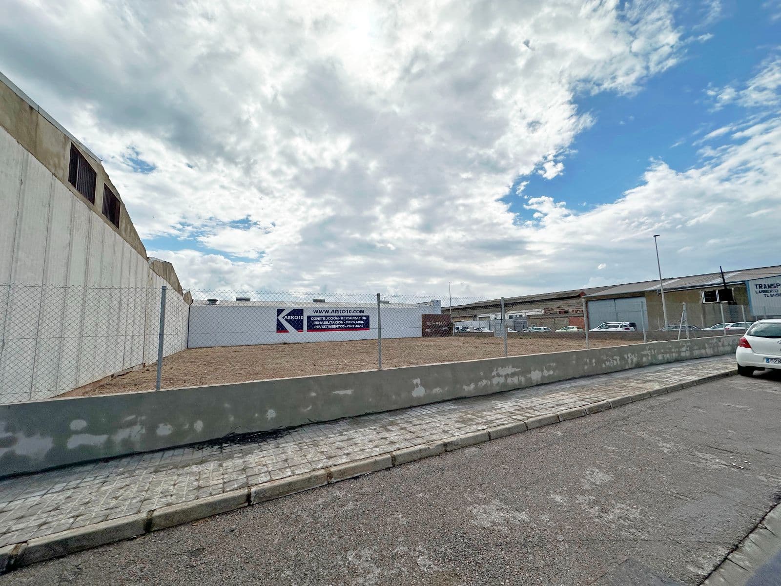 Parcela esquinera 1683 m² en Polígono Imepiel Vall d'Uixó