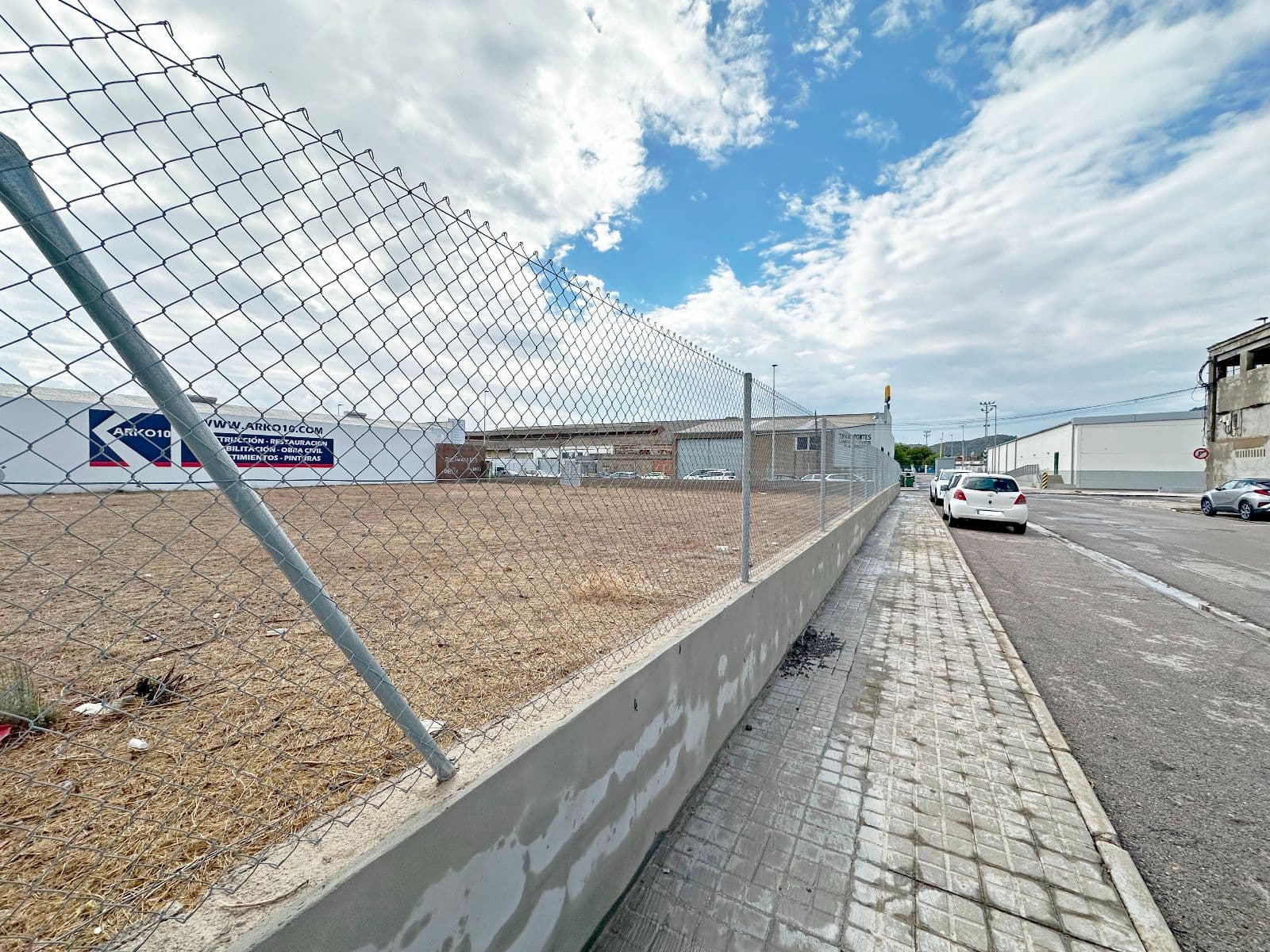 Parcela esquinera 1683 m² en Polígono Imepiel Vall d'Uixó - 2