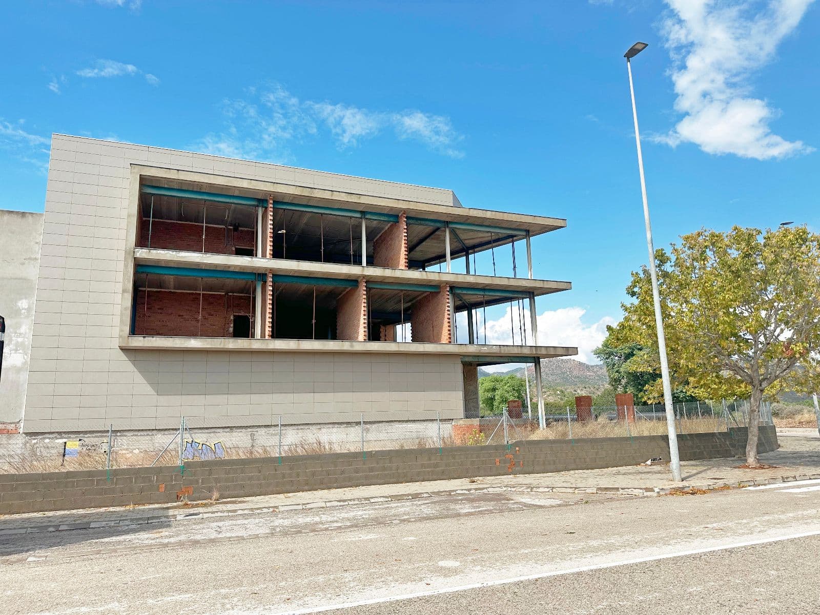 Inmueble en La Vall d’Uixó con nave, oficinas y aparcamiento - 2