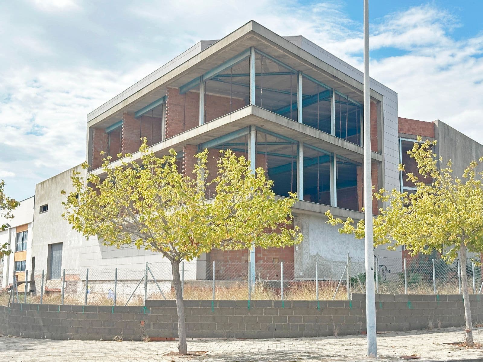 Inmueble en La Vall d’Uixó con nave, oficinas y aparcamiento - 3