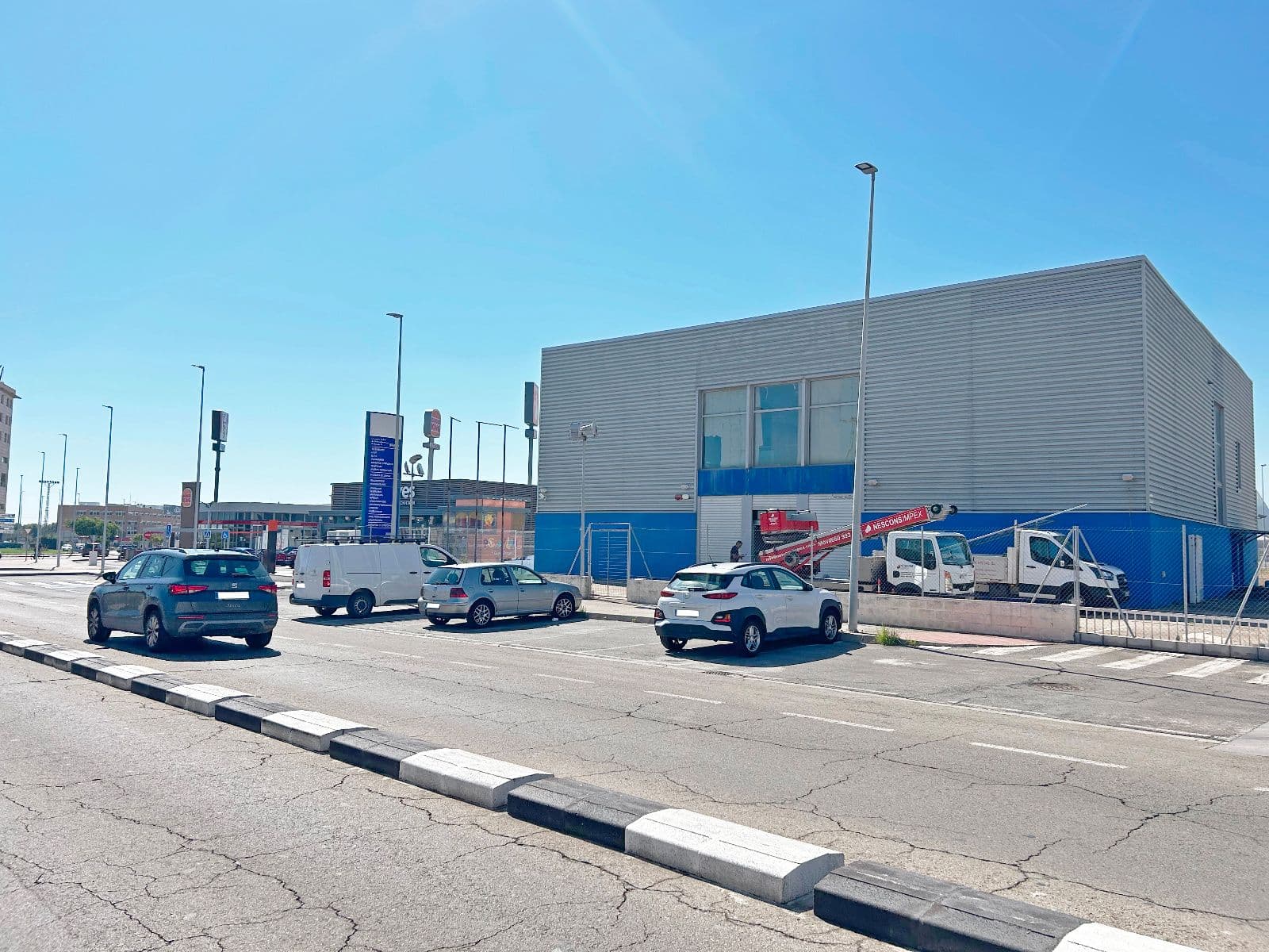 Local comercial en alquiler 3500 m² con parking en Vila-real - 3