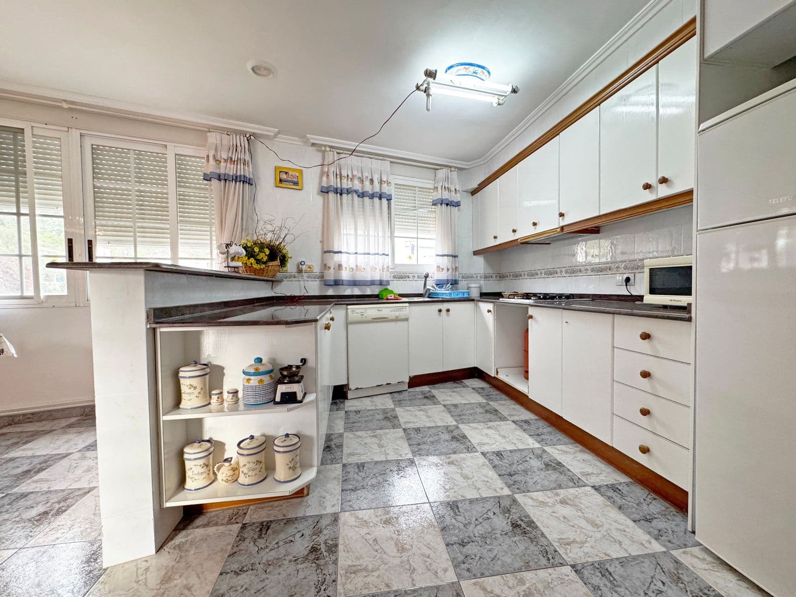 Casa en L’Alcora con 4 habitaciones, terraza y garaje triple - 2