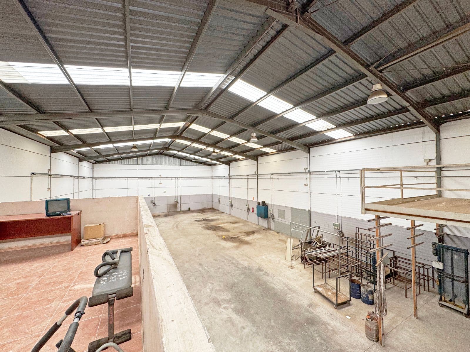 Nave industrial en Vila-real con 662 m² y zona de descanso