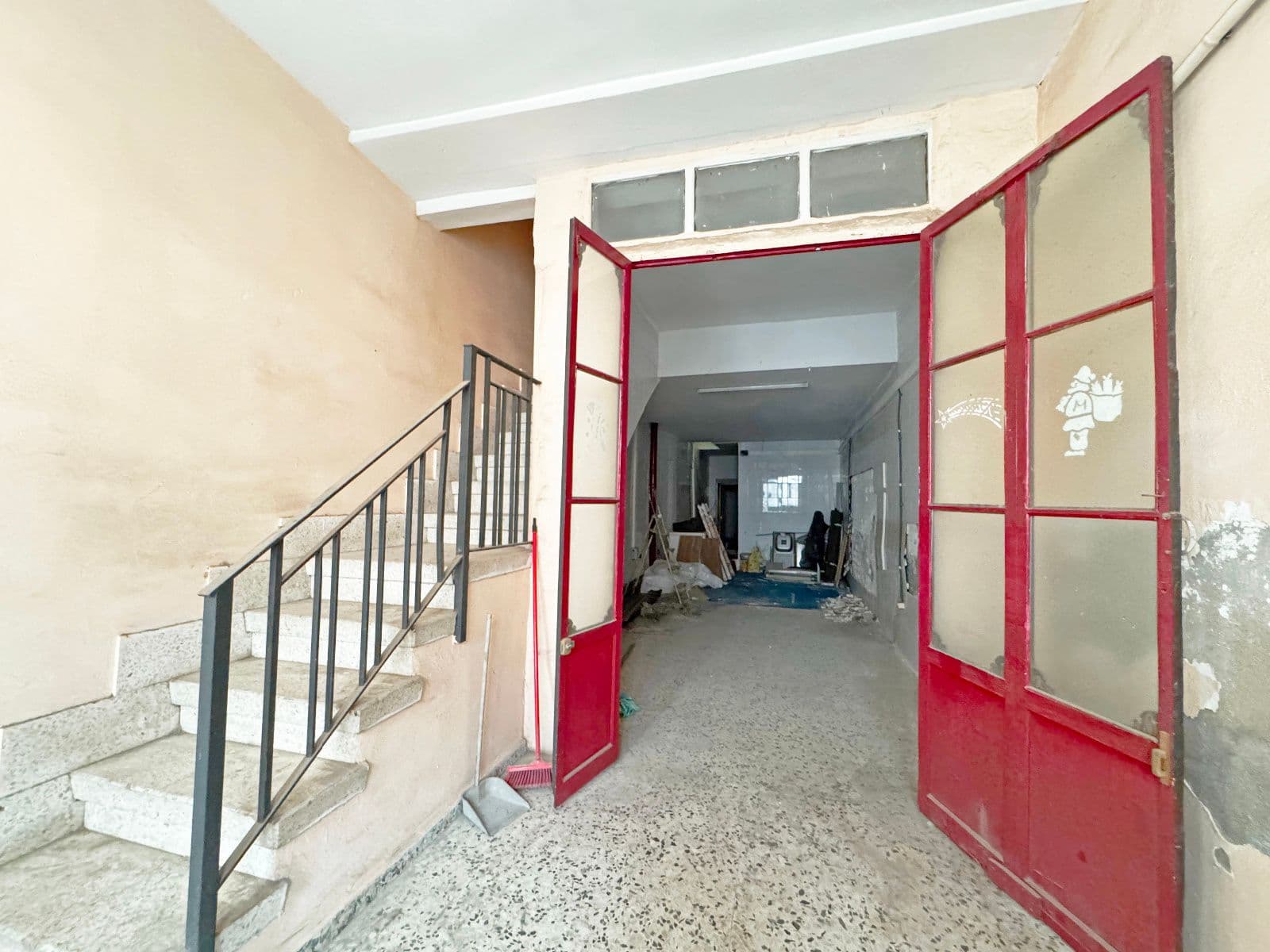 Casa amplia en Castellón con garaje, terraza y múltiples posibilidades