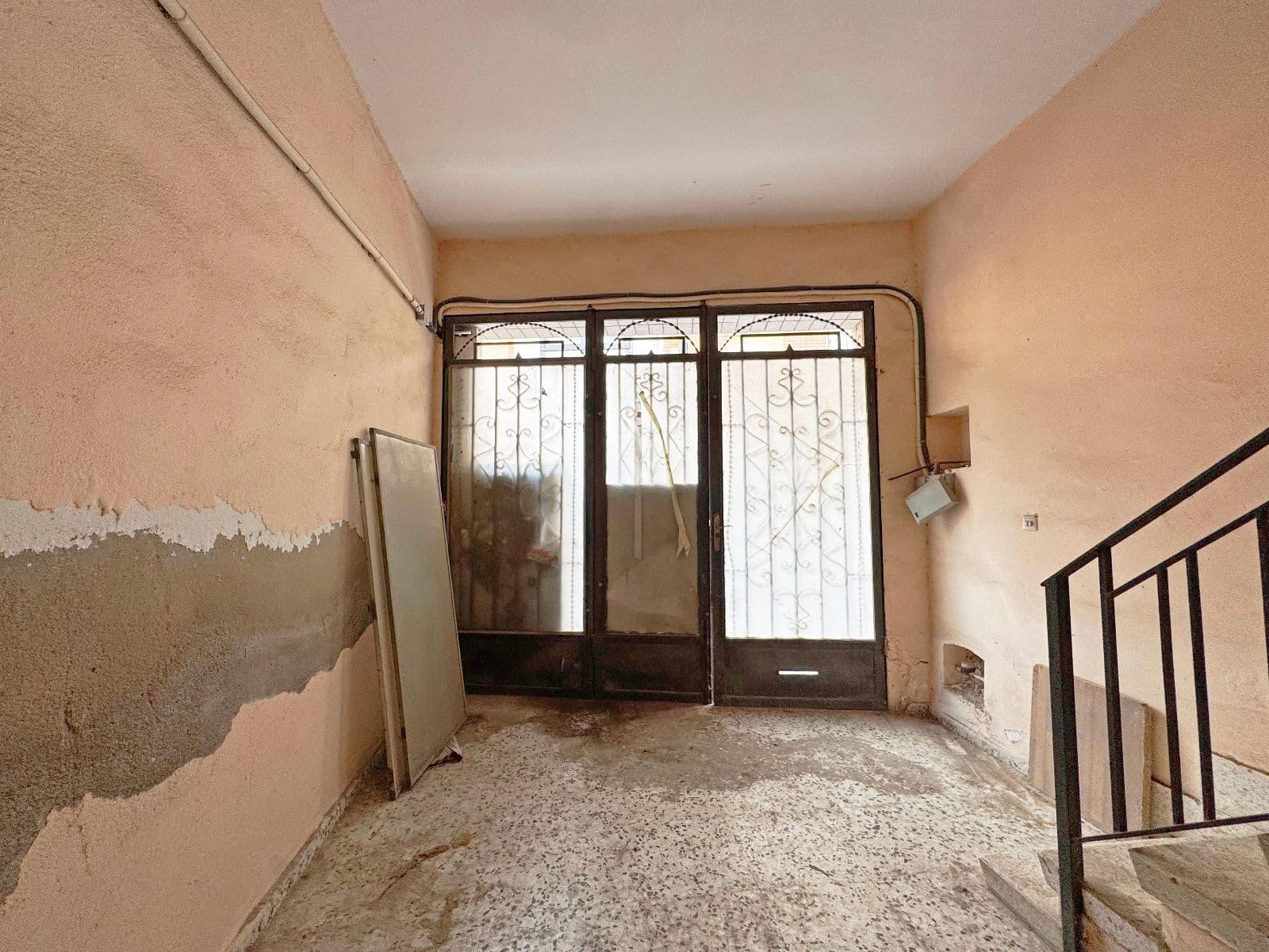 Casa amplia en Castellón con garaje, terraza y múltiples posibilidades - 3