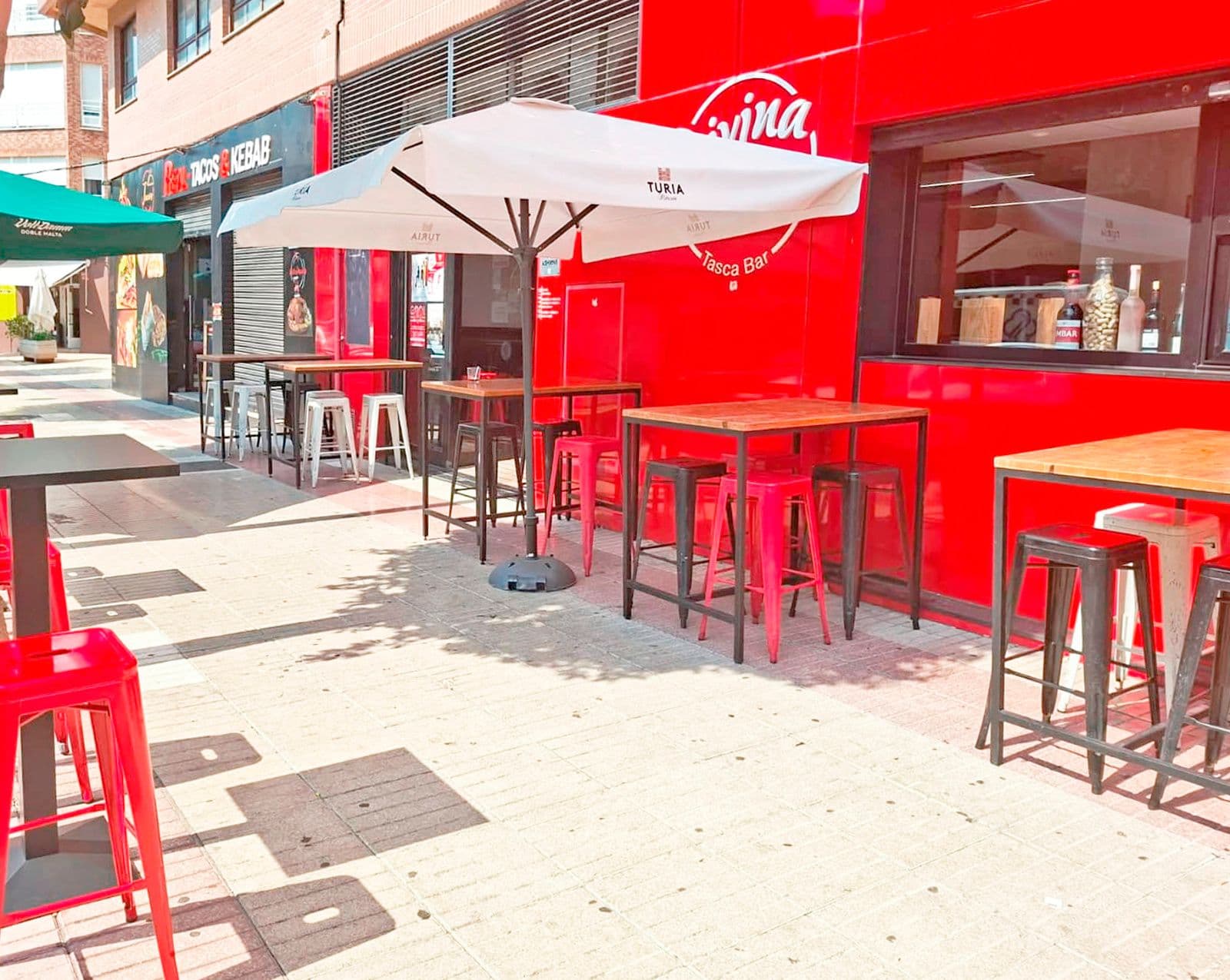 Local en alquiler con traspaso y licencia en zona comercial de Vila-real