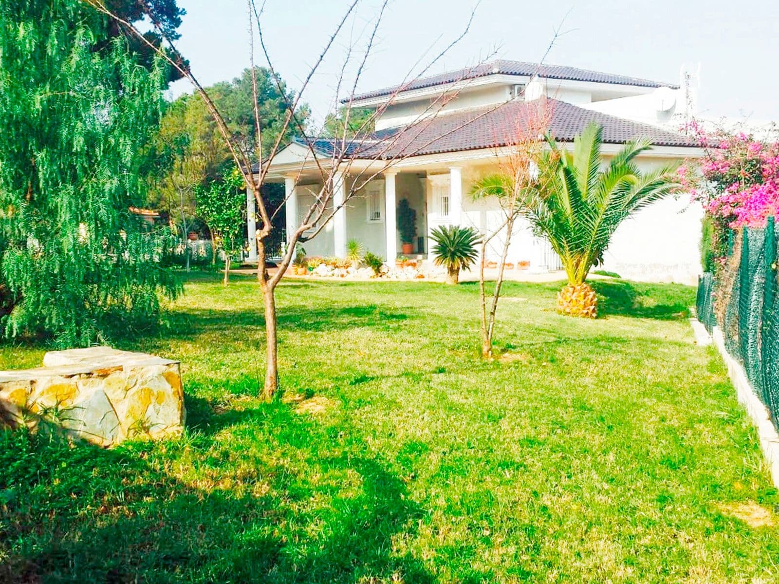 Chalet independiente en El Pinar de Picassent con vistas y parcela