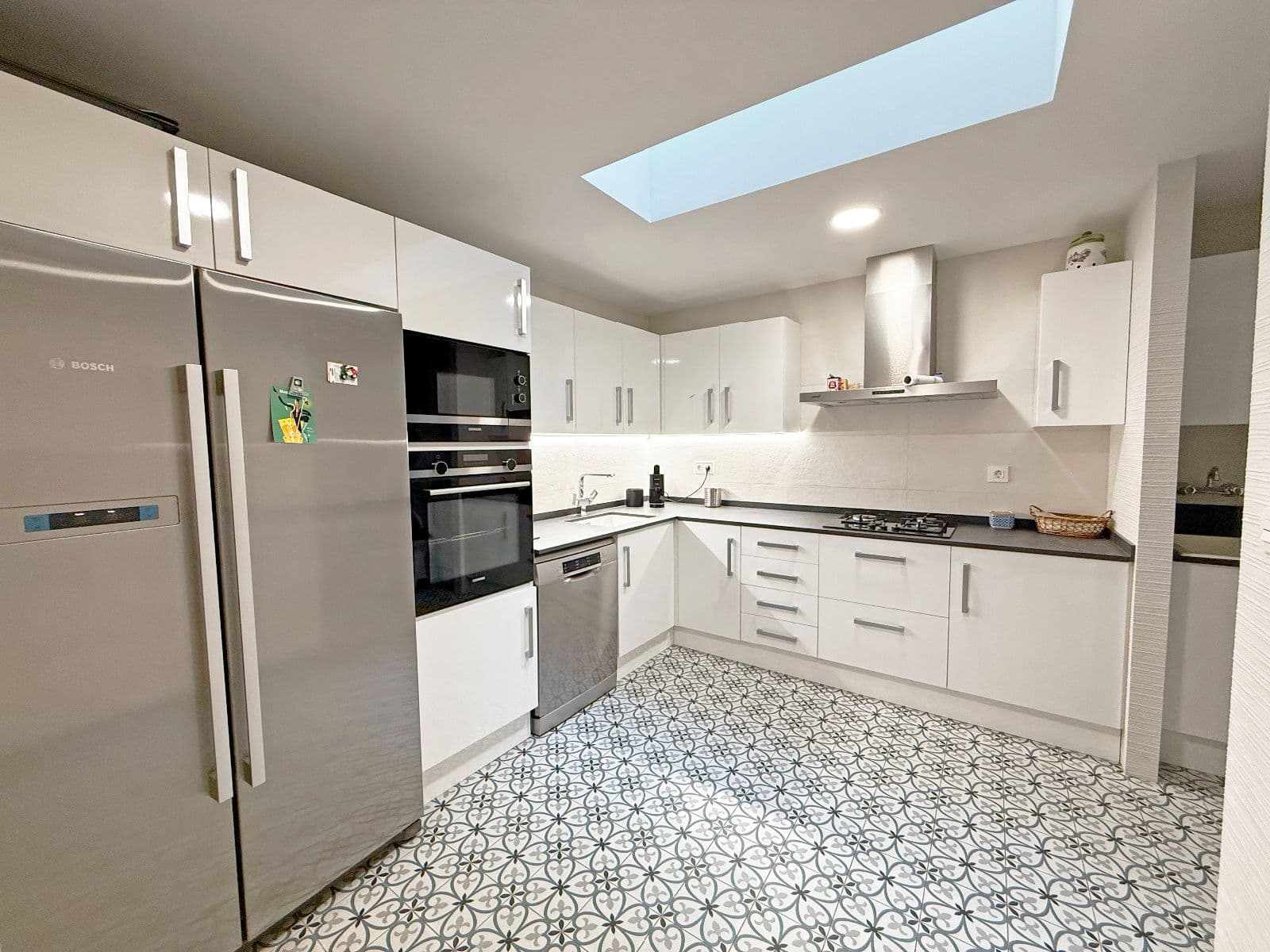 Casa de tres plantas reformada con patio en Castellón