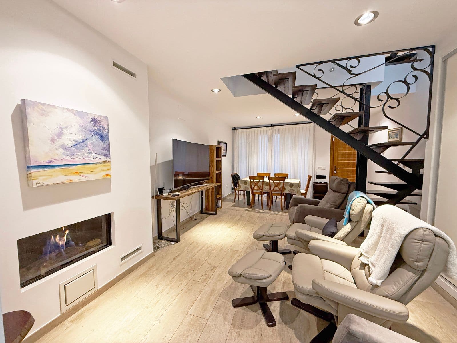 Casa de tres plantas reformada con patio en Castellón - 2