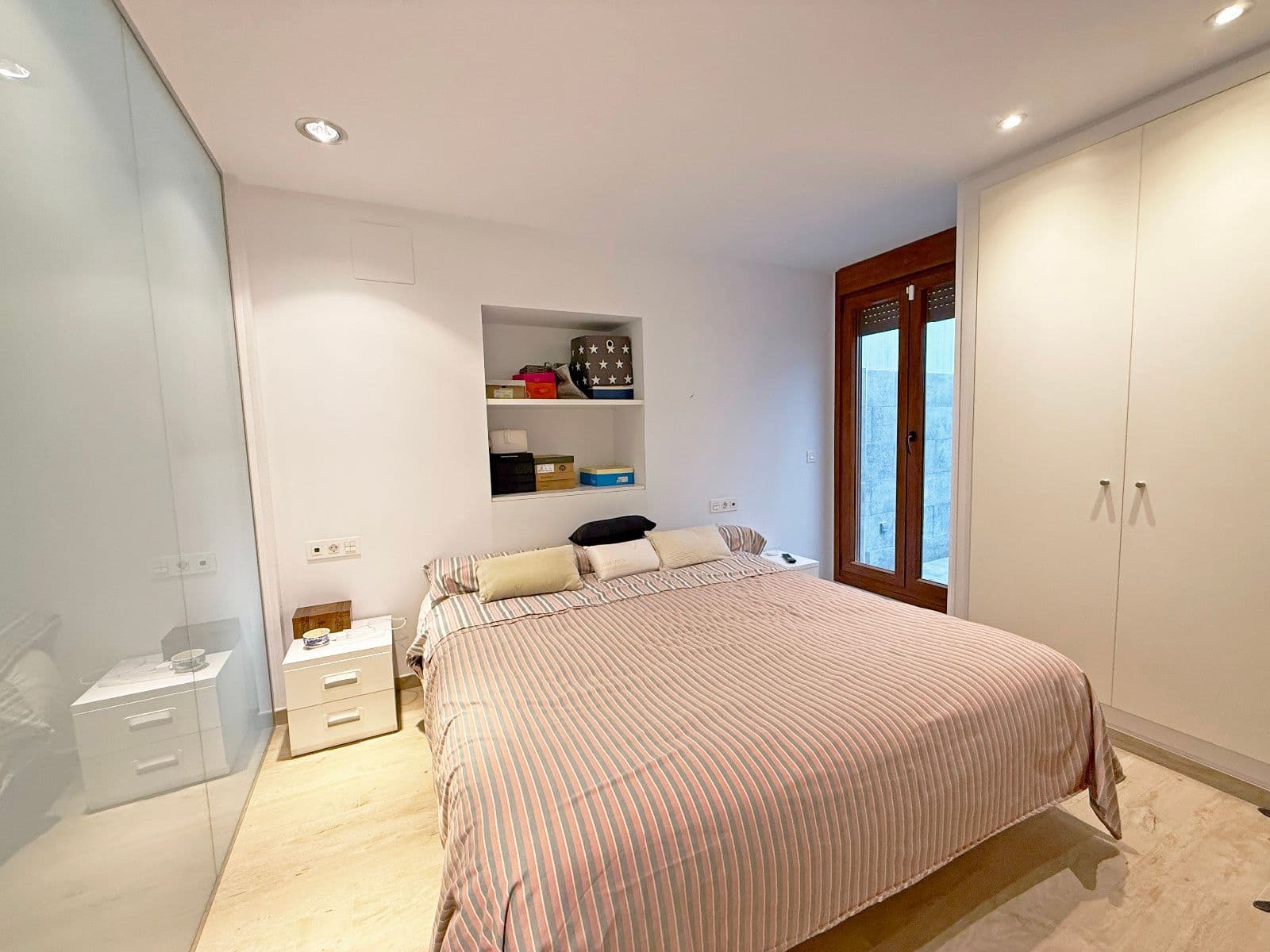 Casa de tres plantas reformada con patio en Castellón - 3