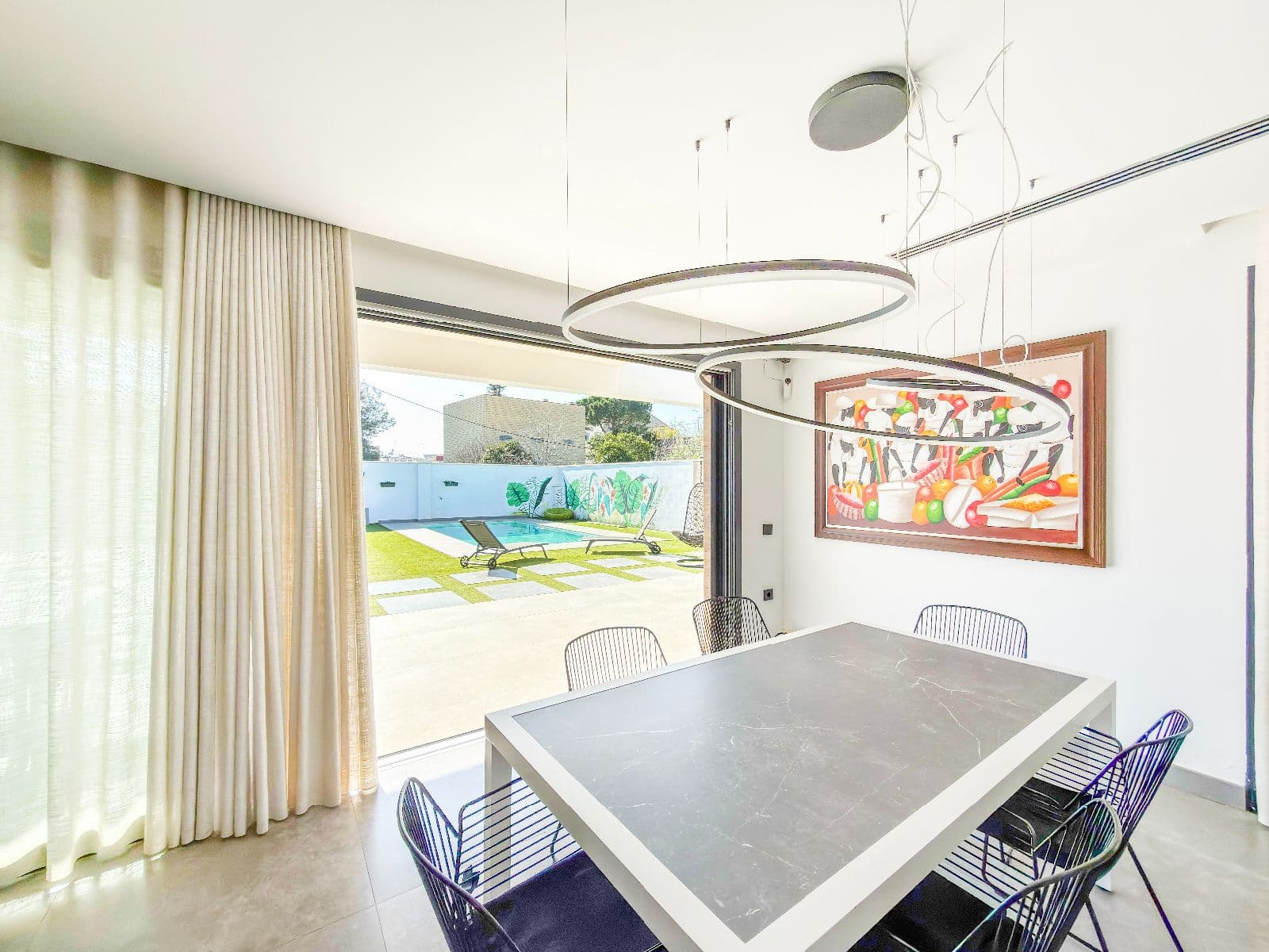 Chalet amplio, moderno y con piscina en Madrigal - 3