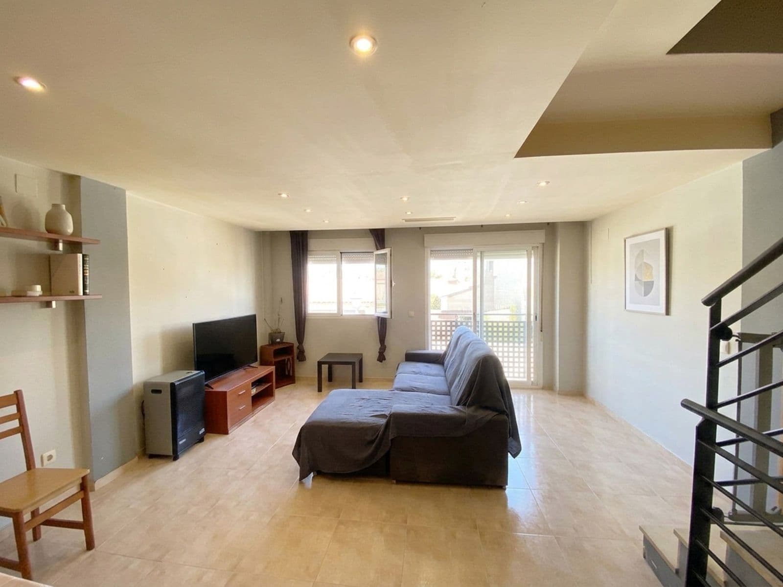 Adosado amplio de 5 habitaciones y terraza en Macastre - 5